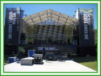 Alquiler de escenarios montaje de gradas palcos para eventos tribunas para actos.